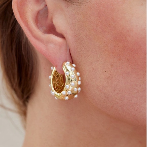 Savvy Cie NEW Faux Pearls Hoop Earrings - Picture 2 of 6